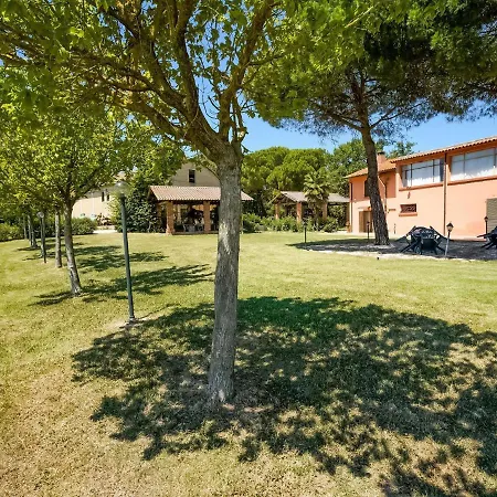 Дом отдыха Captivating In Castiglione Del With Pool Кастильоне-дель-Лаго